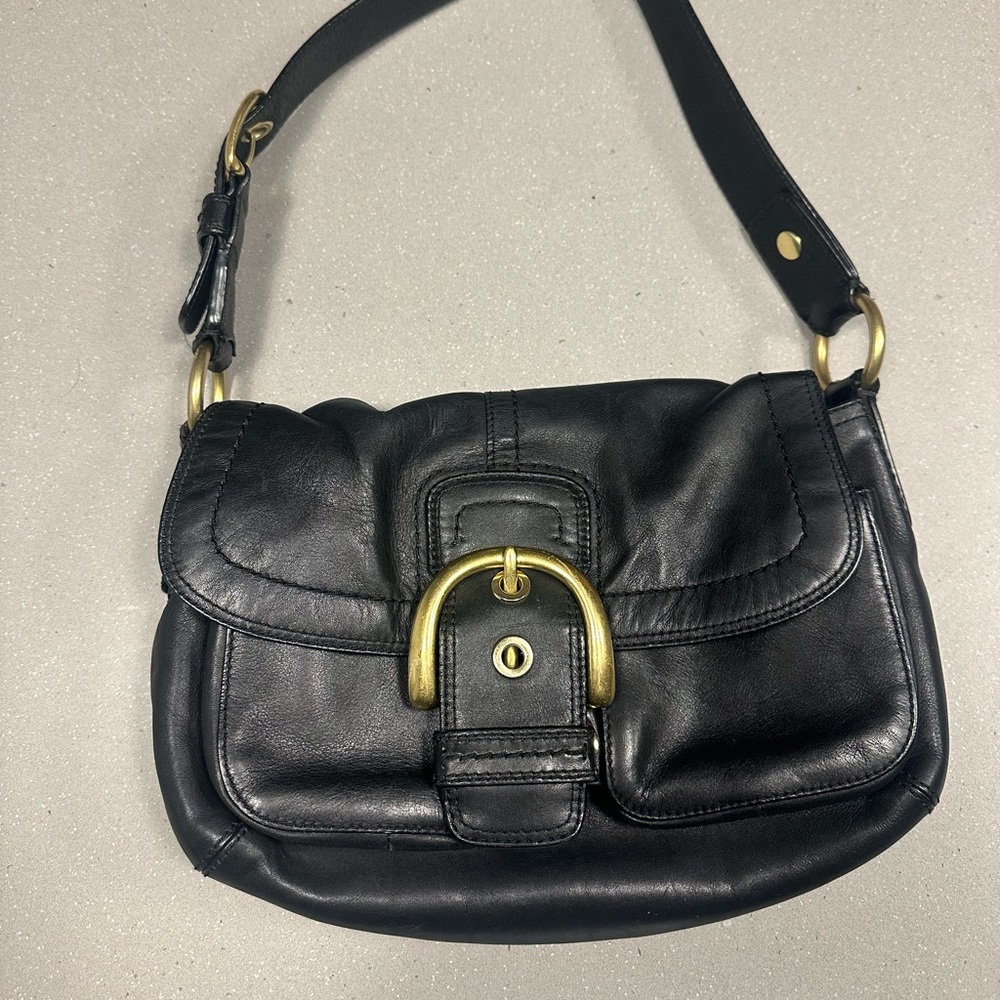 Coach vintage black shoulder bag 
#coach #y2k #gold #bag